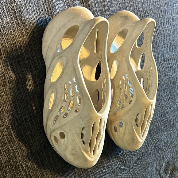 Yeezy Foam runners color sand - Picture 2 of 4